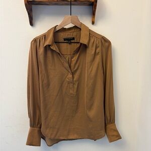 Banana Republic Factory Gold Notched V-Neck Blouse Size Small